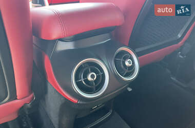 Позашляховик / Кросовер Alfa Romeo Stelvio 2017 в 