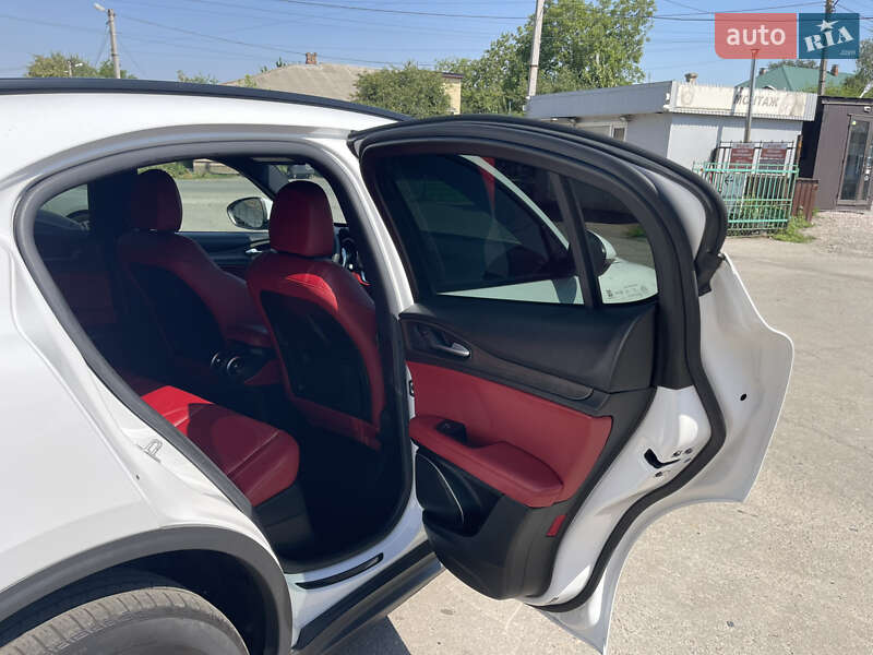 Позашляховик / Кросовер Alfa Romeo Stelvio 2017 в Полтаві