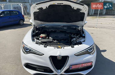 Позашляховик / Кросовер Alfa Romeo Stelvio 2017 в 