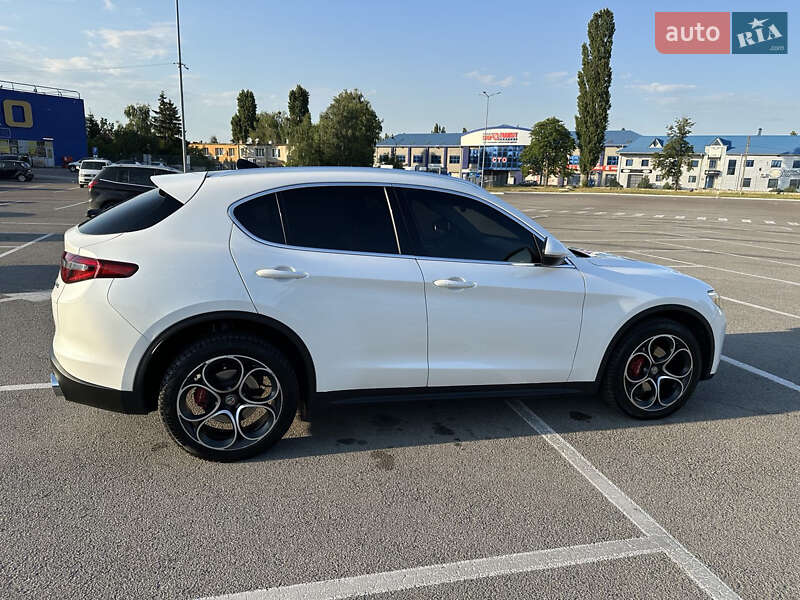 Внедорожник / Кроссовер Alfa Romeo Stelvio 2019 в Киеве фото 4 Внедорожник / Кроссовер Alfa Romeo Stelvio 2019 в Киеве