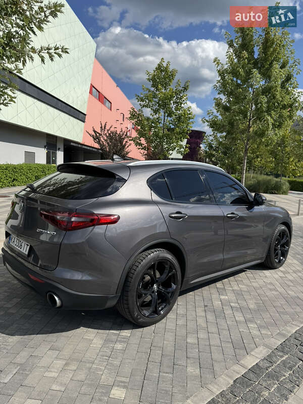 Alfa Romeo Stelvio 2017