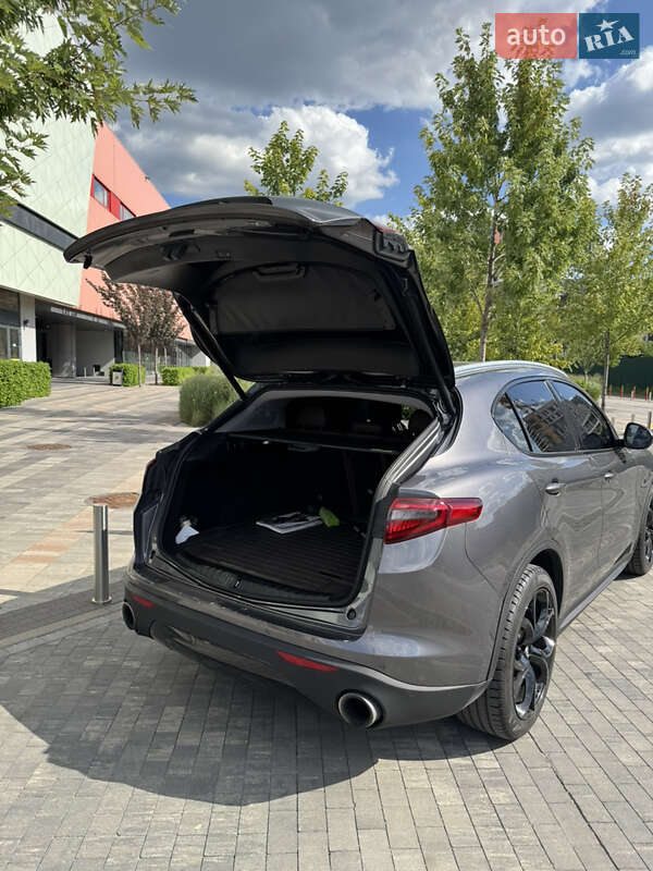Внедорожник / Кроссовер Alfa Romeo Stelvio 2017 в Киеве