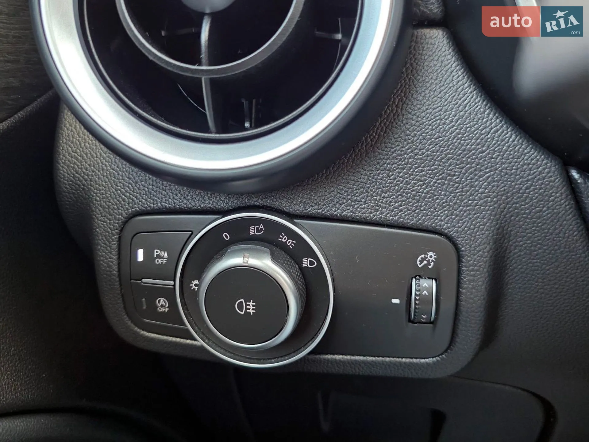2019 Alfa Romeo Stelvio - мініатюра 11