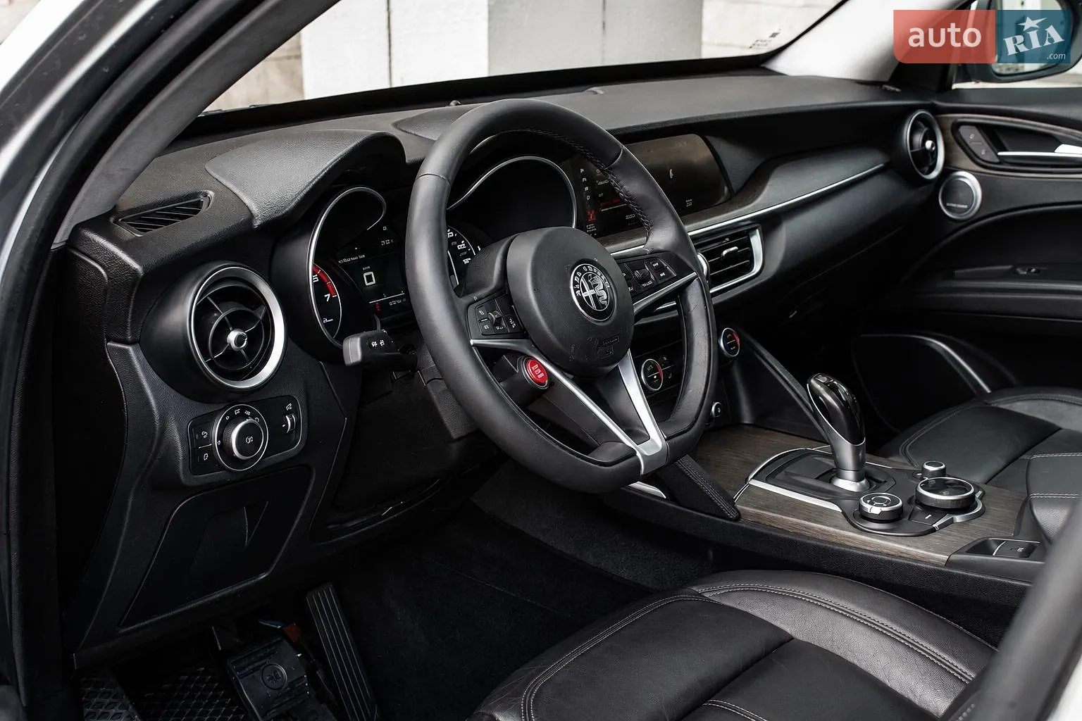 2017 Alfa Romeo Stelvio - мініатюра 26