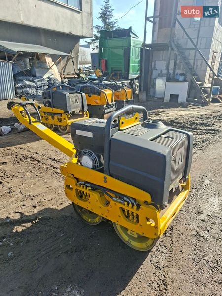 Дорожный каток Ammann AV 2015 в Львове