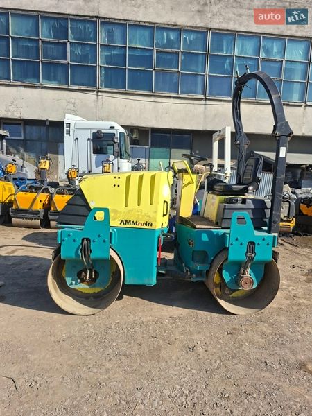 Дорожный каток Ammann AV 2010 в Львове