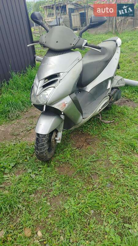 Скутер Aprilia Leonardo 250 2005 в Черновцах