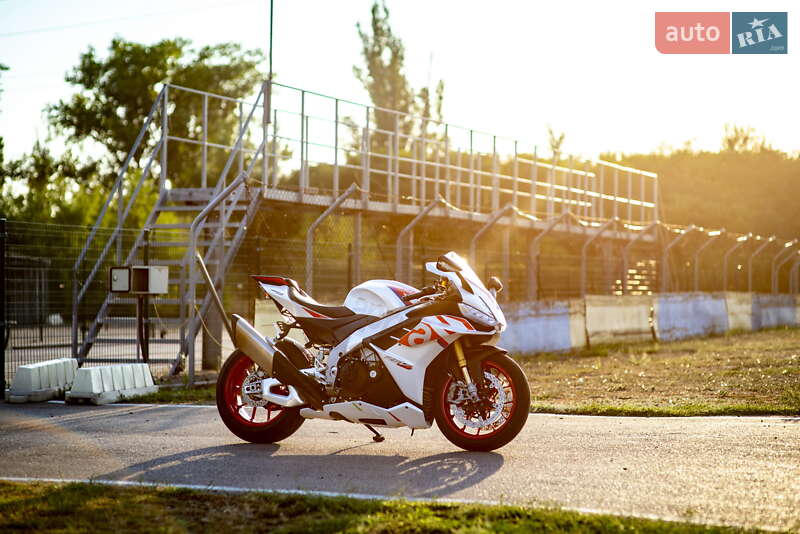 Спортбайк Aprilia RSV4 2023 в Днепре фото Спортбайк Aprilia RSV4 2023 в Днепре