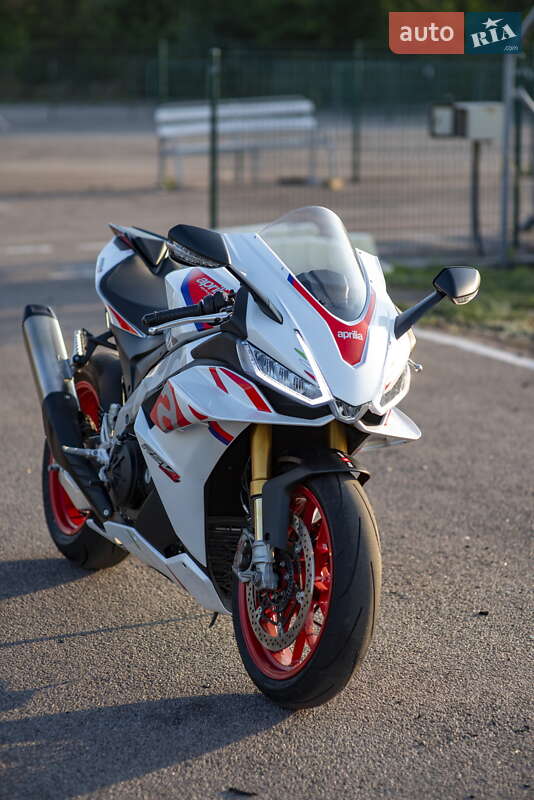 Спортбайк Aprilia RSV4 2023 в Днепре фото 15 Спортбайк Aprilia RSV4 2023 в Днепре