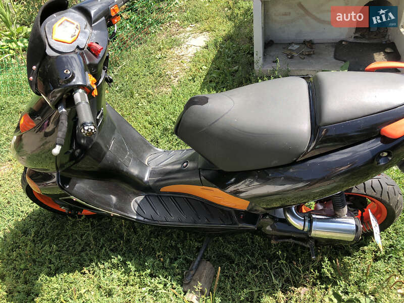 Скутер Aprilia SR 1999 в Знам'янці