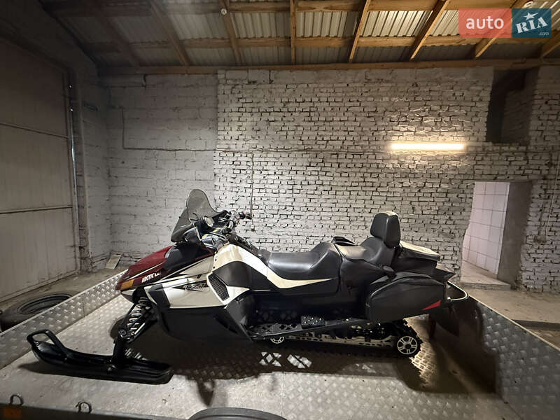 Горные снегоходы Arctic cat TZ1 2011 в Луцке