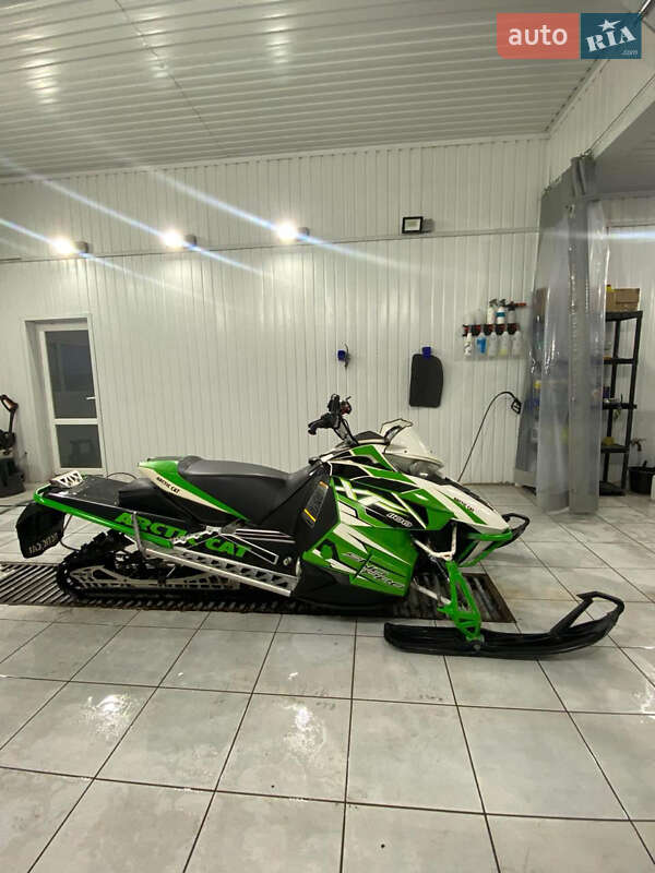 Спортивные снегоходы Arctic cat XF 2012 в Львове
