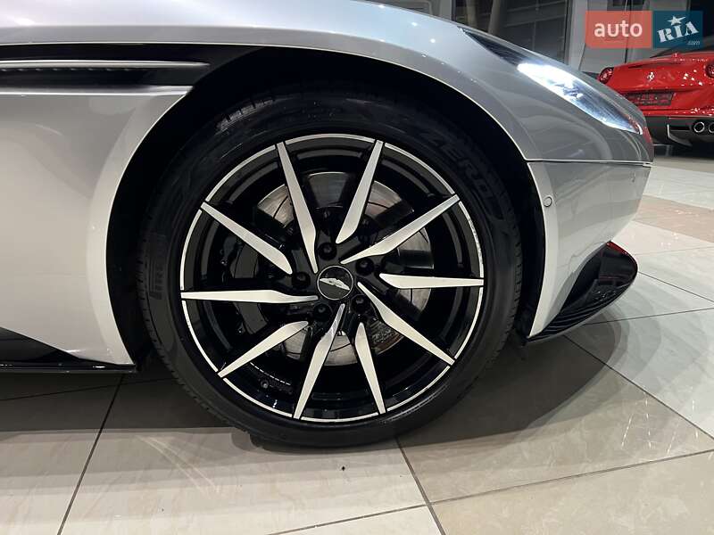 Купе Aston Martin DB11 2018 в Киеве
