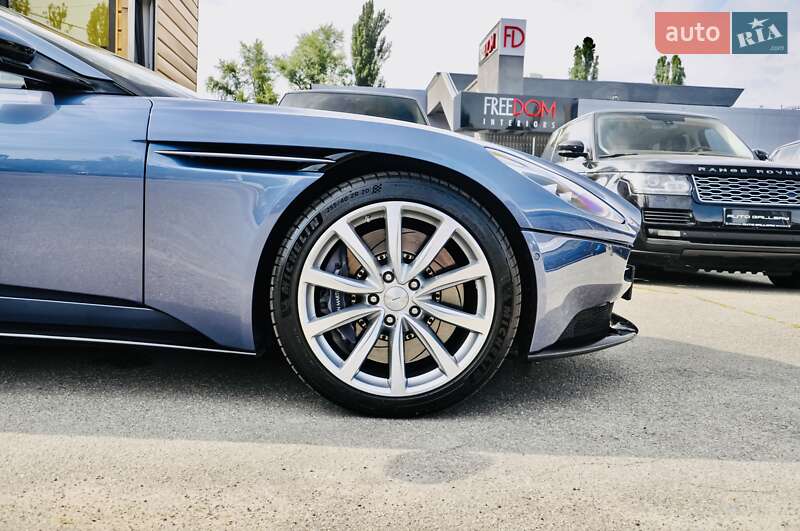 Купе Aston Martin DB11 2017 в Киеве