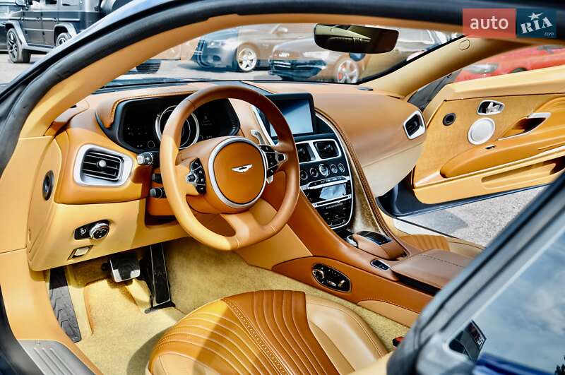 Купе Aston Martin DB11 2017 в Киеве