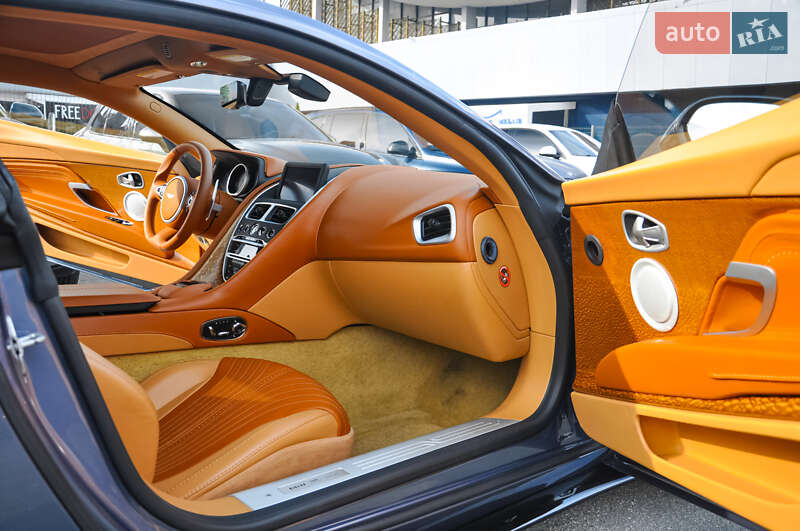 Купе Aston Martin DB11 2017 в Киеве