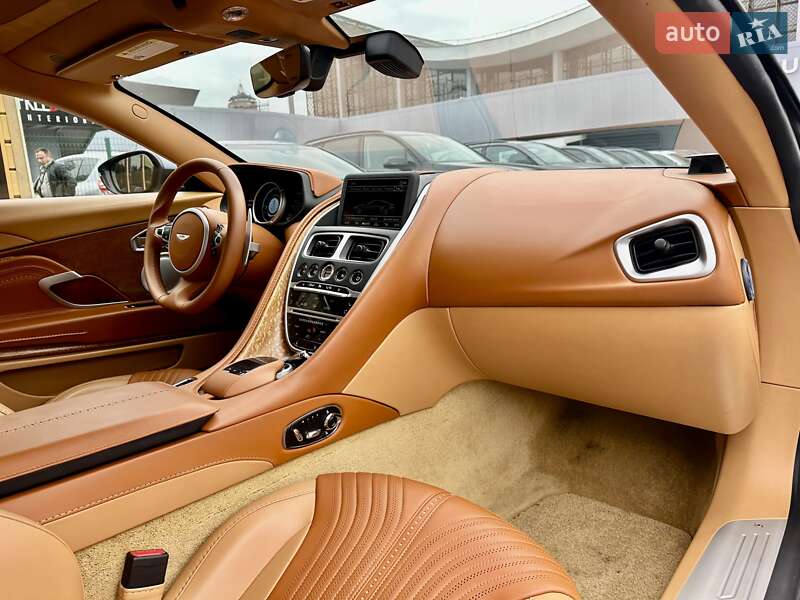 Купе Aston Martin DB11 2017 в Києві