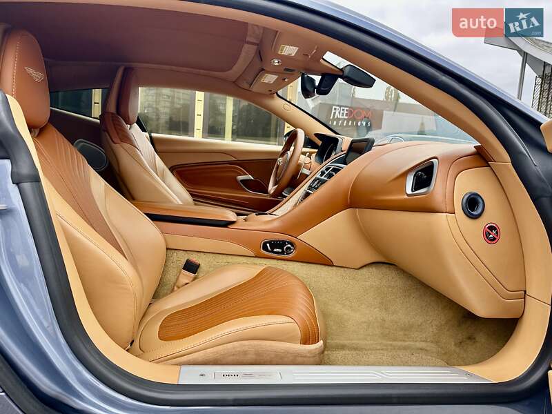 Купе Aston Martin DB11 2017 в Києві