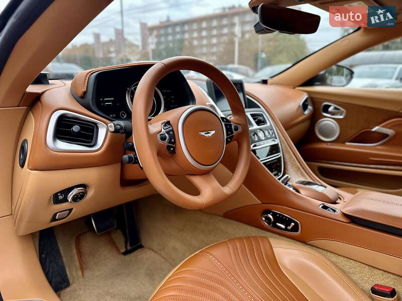 Купе Aston Martin DB11 2017 в Києві