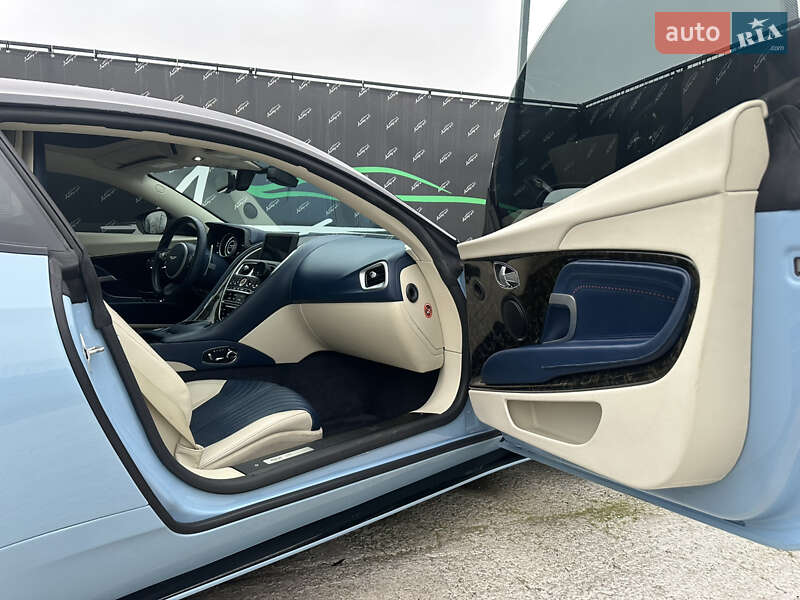 Купе Aston Martin DB11 2016 в Киеве