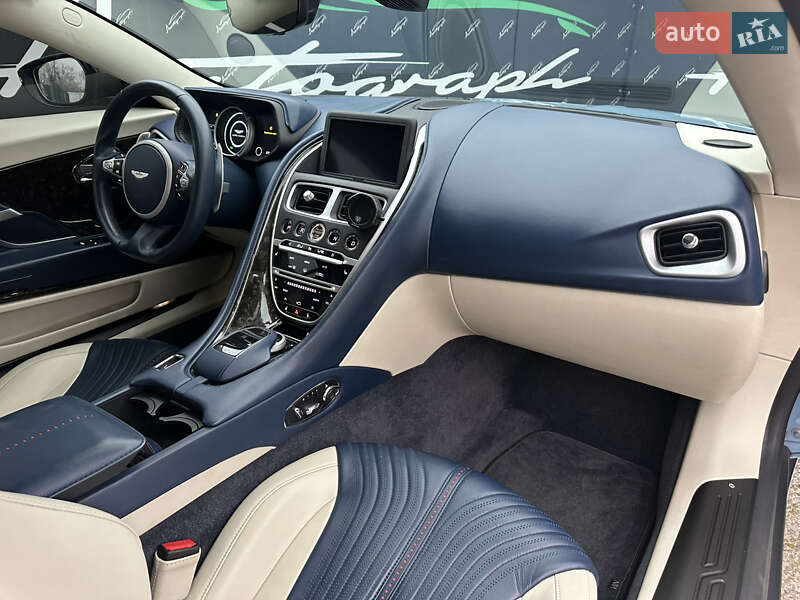 Купе Aston Martin DB11 2016 в Киеве