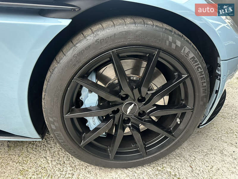 Купе Aston Martin DB11 2016 в Киеве