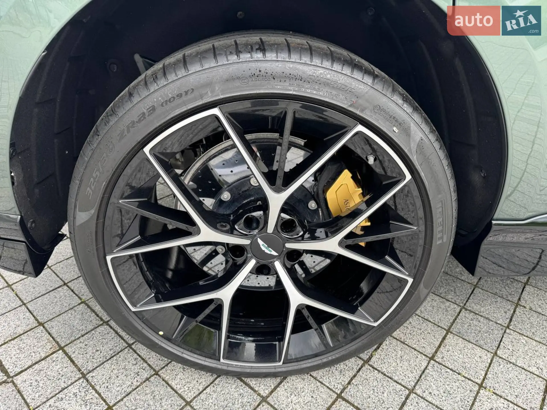 2024 Aston Martin DBX - мініатюра 10