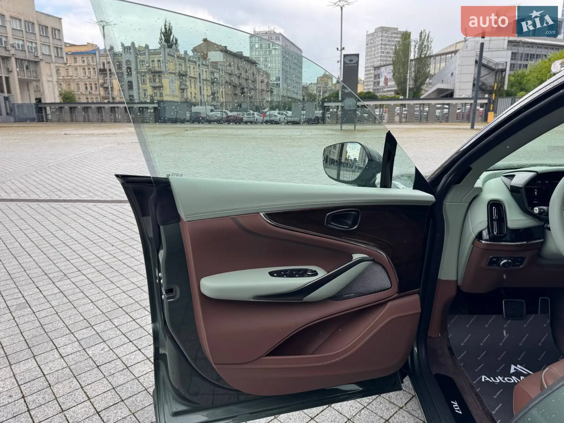 2024 Aston Martin DBX - мініатюра 21
