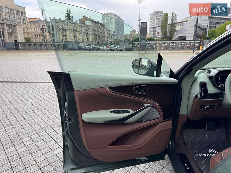 Позашляховик / Кросовер Aston Martin DBX 707 2024 в Києві