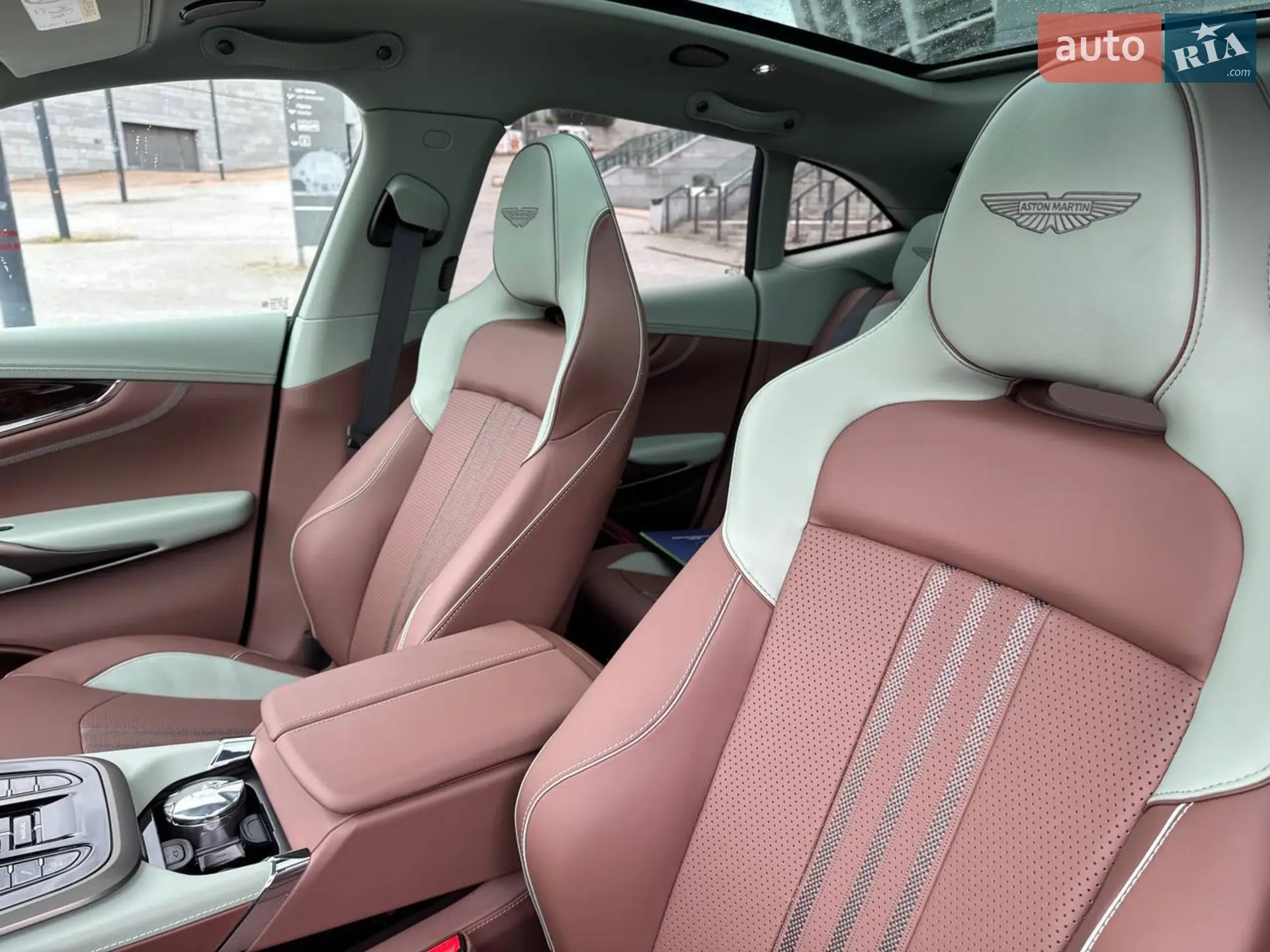 2024 Aston Martin DBX - мініатюра 24