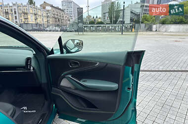 Позашляховик / Кросовер Aston Martin DBX 707 2025 в 