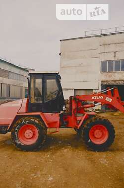 Фронтальні навантажувачі Atlas AR 1997 в Хусті