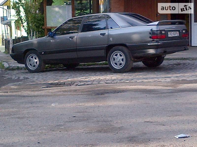 Седан Audi 100 1990 в Ужгороде