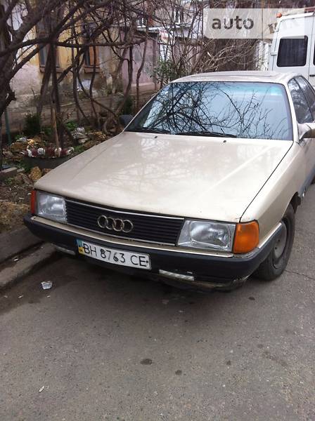 Седан Audi 100 1984 в Одессе