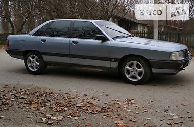 Седан Audi 100 1990 в Кельменцах