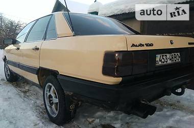 Седан Audi 100 1983 в Глухове