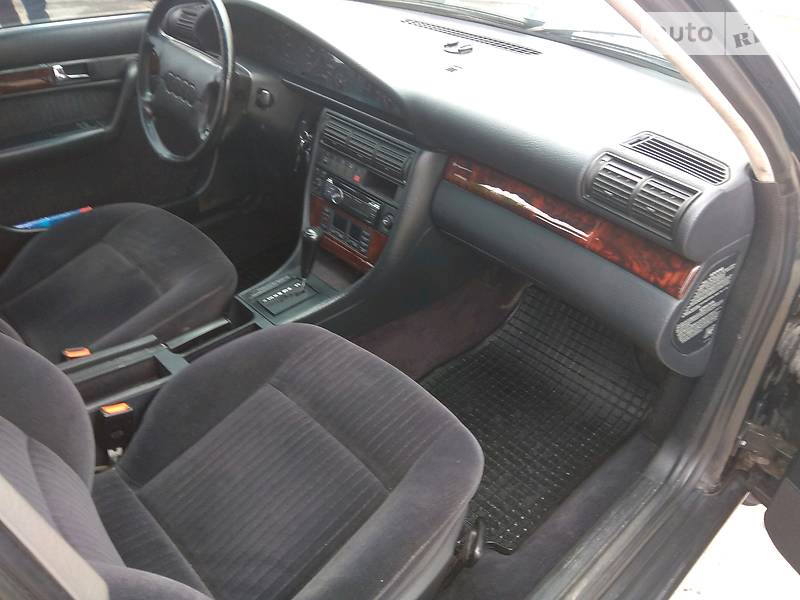 Седан Audi 100 1994 в Ладижині