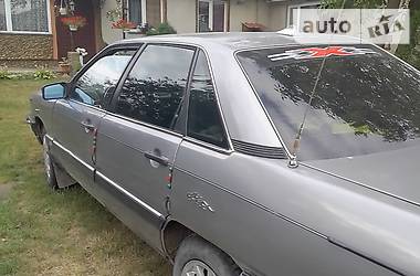 Седан Audi 100 1986 в Яворове