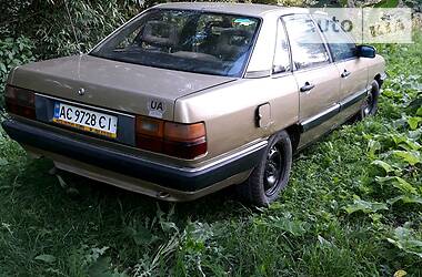 Седан Audi 100 1983 в Нововолынске