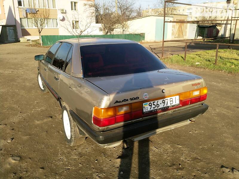Седан Audi 100 1988 в Ямполе