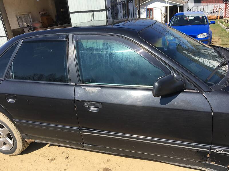 Седан Audi 100 1993 в Вижниці
