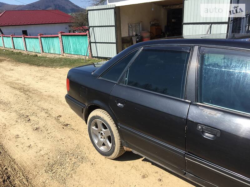 Седан Audi 100 1993 в Вижниці