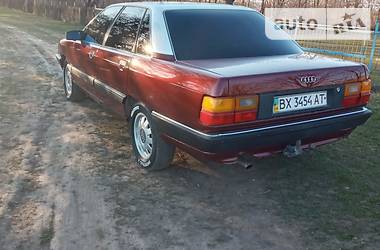 Седан Audi 100 1990 в 