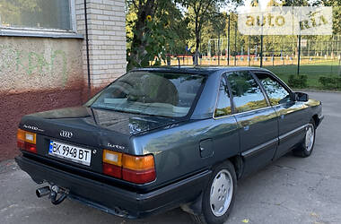 Седан Audi 100 1989 в Луцке