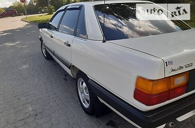 Седан Audi 100 1988 в Чорткові
