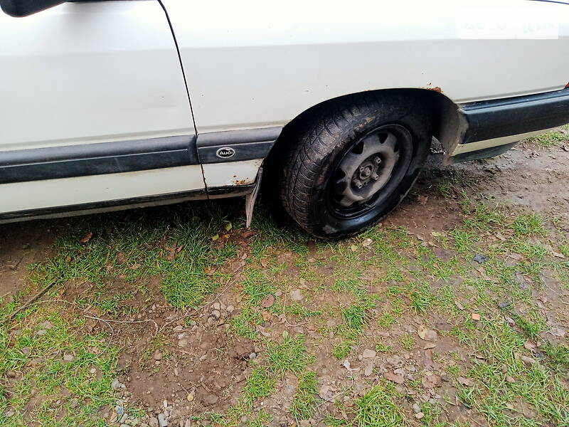 Седан Audi 100 1987 в Тысменице