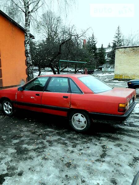 Седан Audi 100 1990 в Сарнах