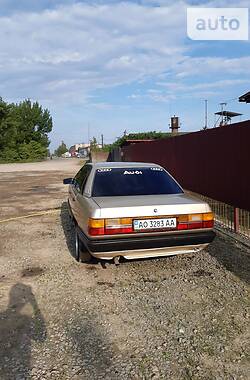Седан Audi 100 1983 в Виноградове