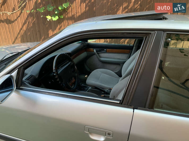 Седан Audi 100 1992 в Сваляві