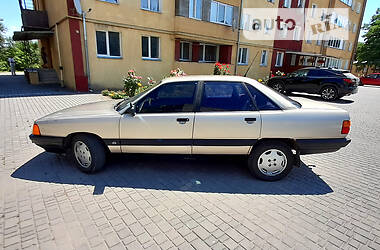 Седан Audi 100 1988 в Шумську